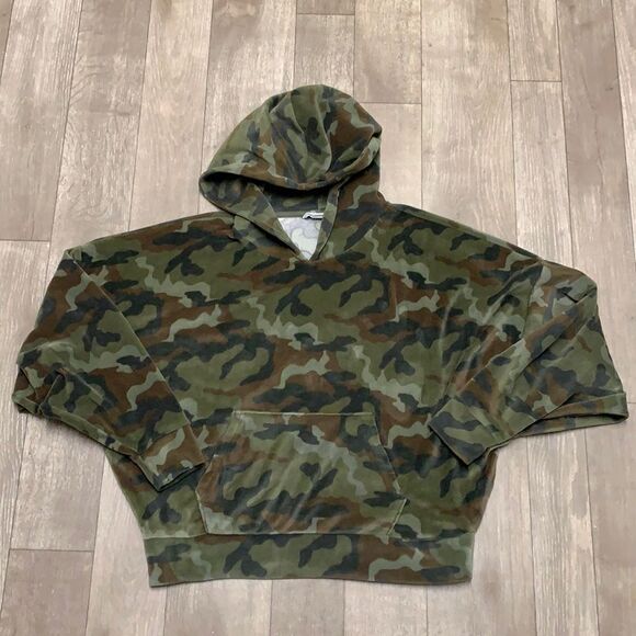 American Eagle Oversized Cropped Camouflage Hoodie - Picture 1 of 5